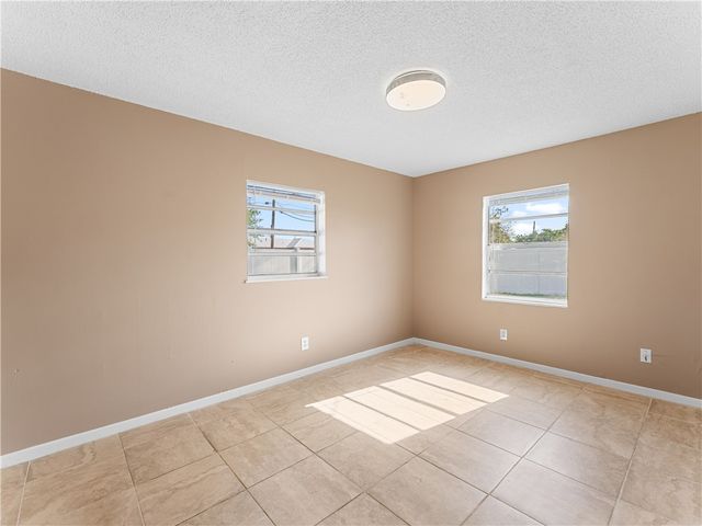 304 8th Avenue SW, Vero Beach, FL 32962