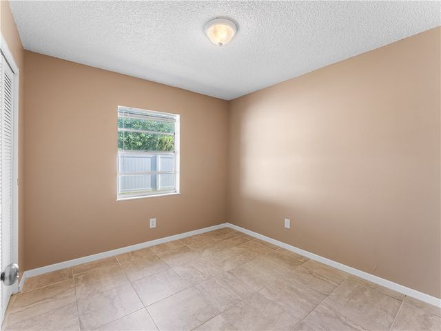 304 8th Avenue SW, Vero Beach, FL 32962