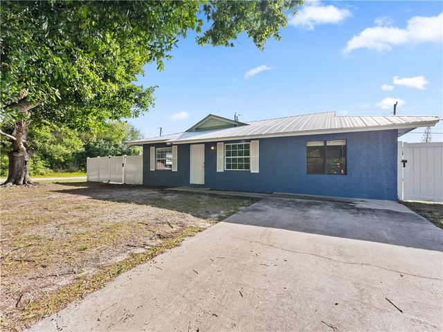 304 8th Avenue SW, Vero Beach, FL 32962