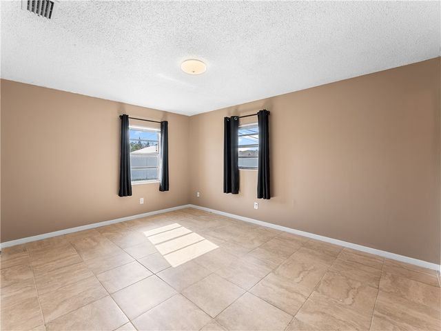 304 8th Avenue SW, Vero Beach, FL 32962