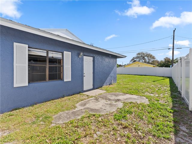 304 8th Avenue SW, Vero Beach, FL 32962