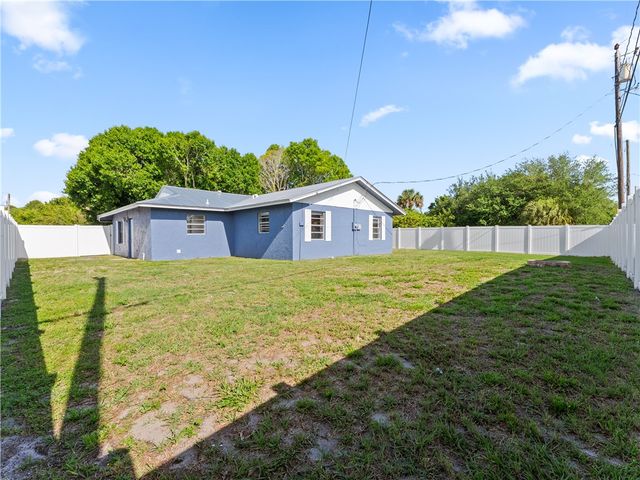 304 8th Avenue SW, Vero Beach, FL 32962