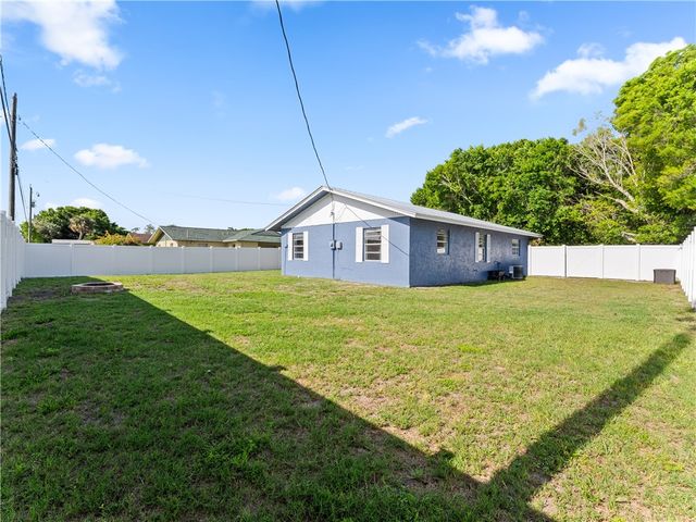 304 8th Avenue SW, Vero Beach, FL 32962