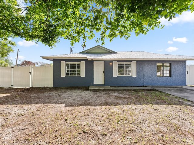 304 8th Avenue SW, Vero Beach, FL 32962