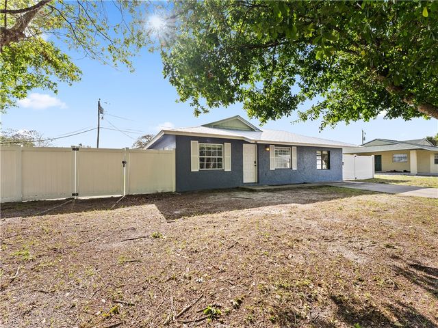 304 8th Avenue SW, Vero Beach, FL 32962