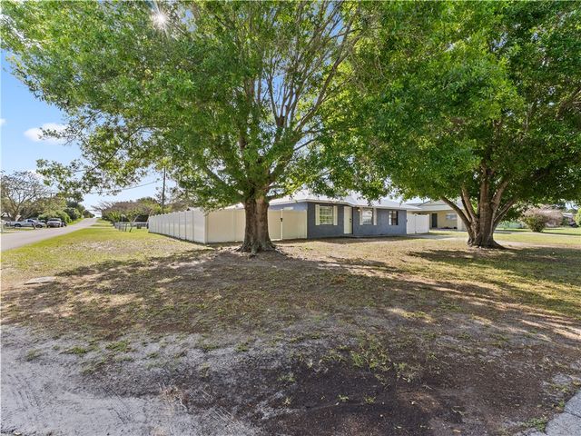 304 8th Avenue SW, Vero Beach, FL 32962