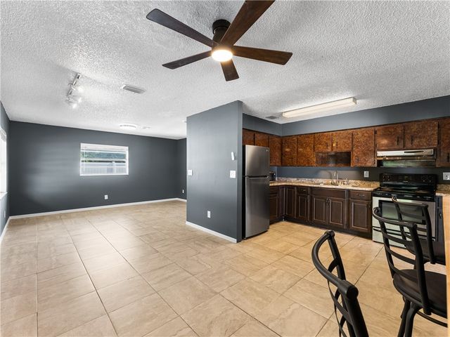 304 8th Avenue SW, Vero Beach, FL 32962