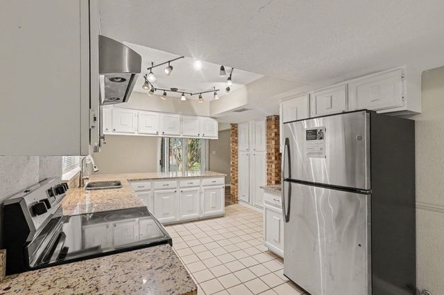62 W Timberspire Court, Spring, TX 77380
