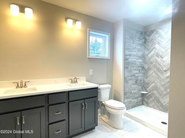 2 Priddle Lane, Colonie, NY 12110