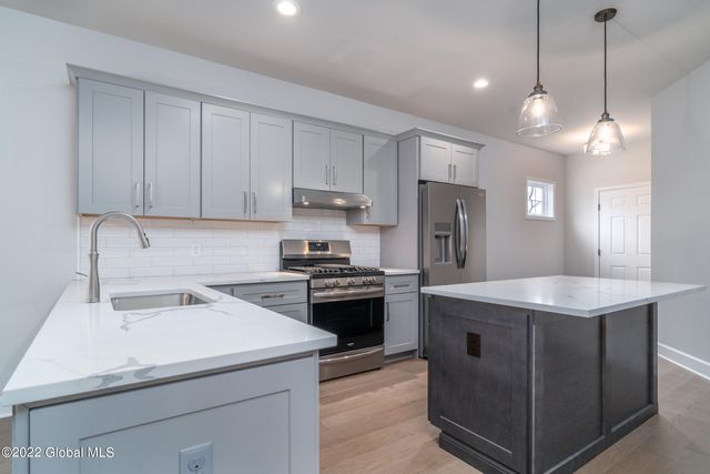 2 Priddle Lane, Colonie, NY 12110