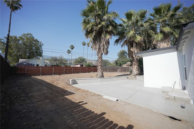 1510 E Eureka, San Bernardino, CA 92404