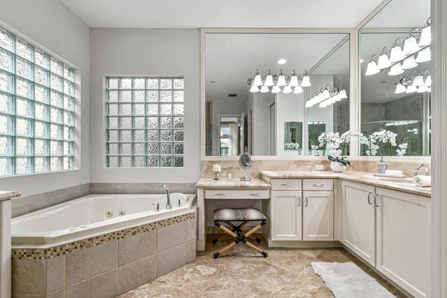 9512 Eden Roc Court, Delray Beach, FL 33446
