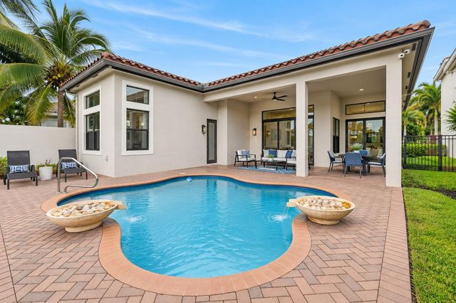9512 Eden Roc Court, Delray Beach, FL 33446