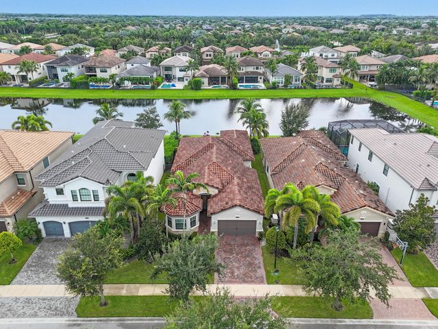 9512 Eden Roc Court, Delray Beach, FL 33446