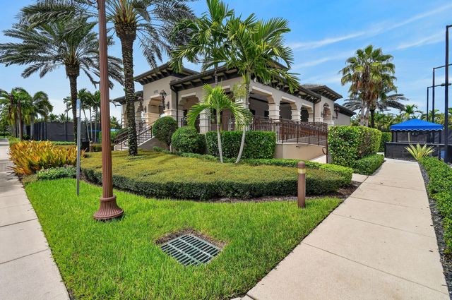 9512 Eden Roc Court, Delray Beach, FL 33446