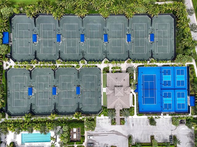 9512 Eden Roc Court, Delray Beach, FL 33446