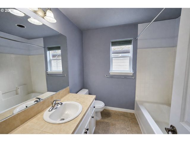 4923 N NEWARK St, Portland, OR 97203