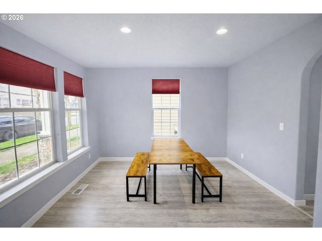 4923 N NEWARK St, Portland, OR 97203