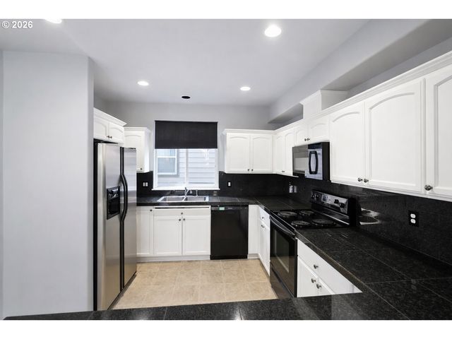 4923 N NEWARK St, Portland, OR 97203