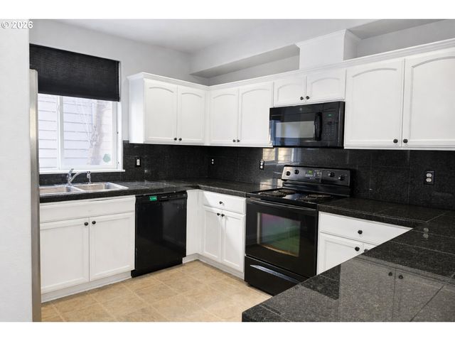 4923 N NEWARK St, Portland, OR 97203