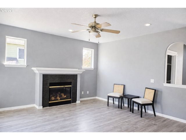 4923 N NEWARK St, Portland, OR 97203