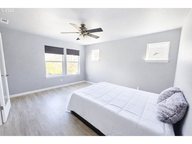 4923 N NEWARK St, Portland, OR 97203