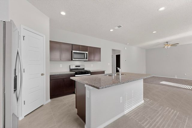 10654 Valedon Lane SW, Albuquerque, NM 87121