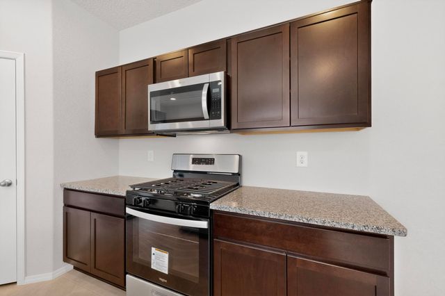 10654 Valedon Lane SW, Albuquerque, NM 87121
