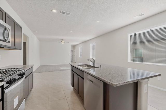 10654 Valedon Lane SW, Albuquerque, NM 87121