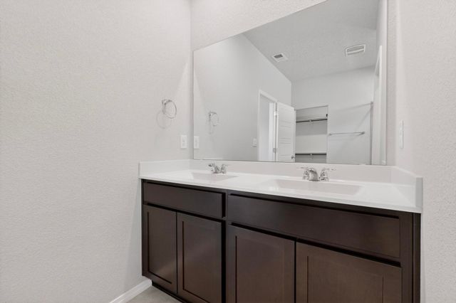 10654 Valedon Lane SW, Albuquerque, NM 87121