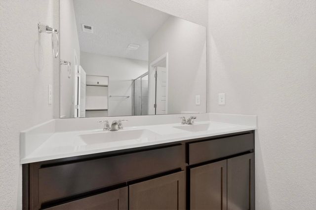 10654 Valedon Lane SW, Albuquerque, NM 87121