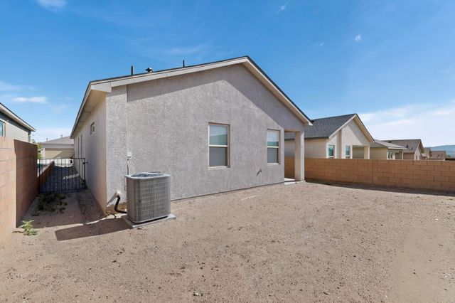10654 Valedon Lane SW, Albuquerque, NM 87121