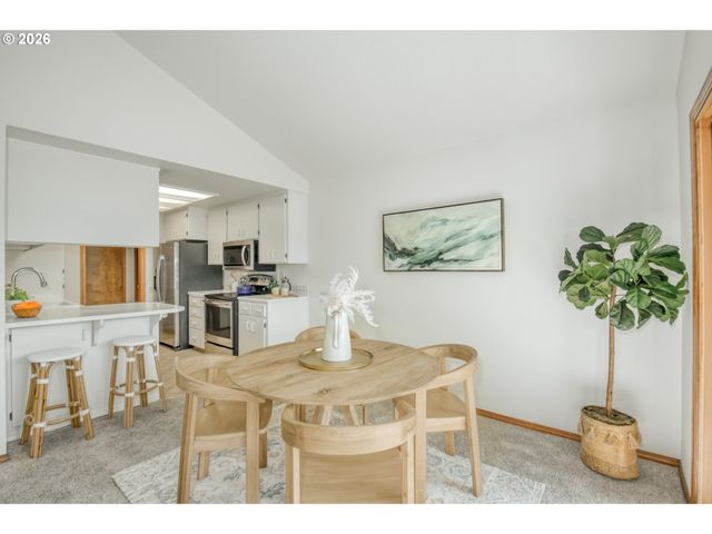15035 Ne SACRAMENTO St 62, Portland, OR 97230
