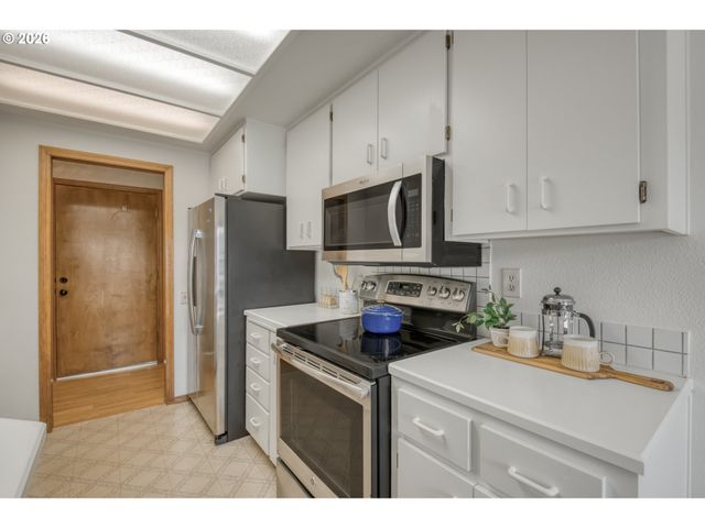 15035 Ne SACRAMENTO St 62, Portland, OR 97230