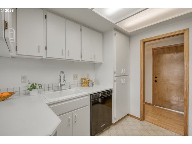 15035 Ne SACRAMENTO St 62, Portland, OR 97230