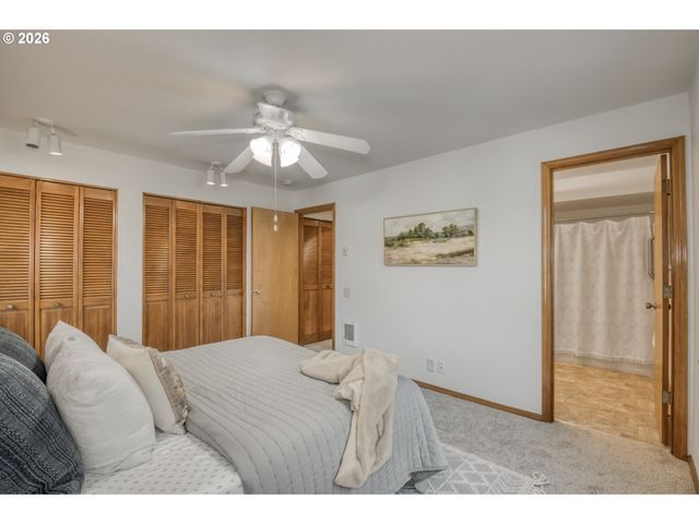 15035 Ne SACRAMENTO St 62, Portland, OR 97230