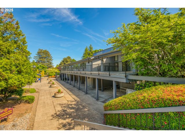 15035 Ne SACRAMENTO St 62, Portland, OR 97230