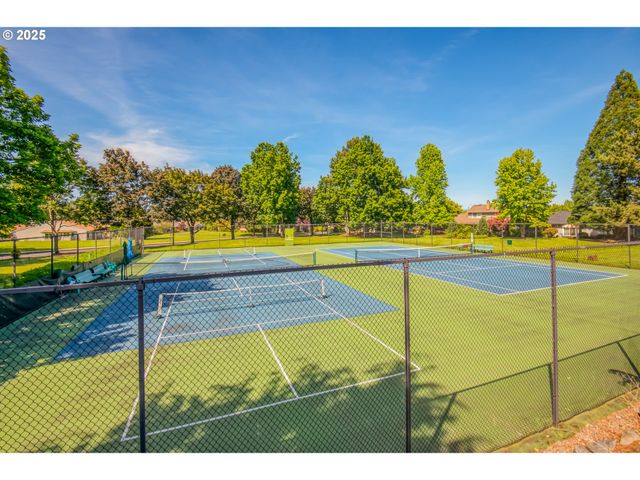 15035 Ne SACRAMENTO St 62, Portland, OR 97230