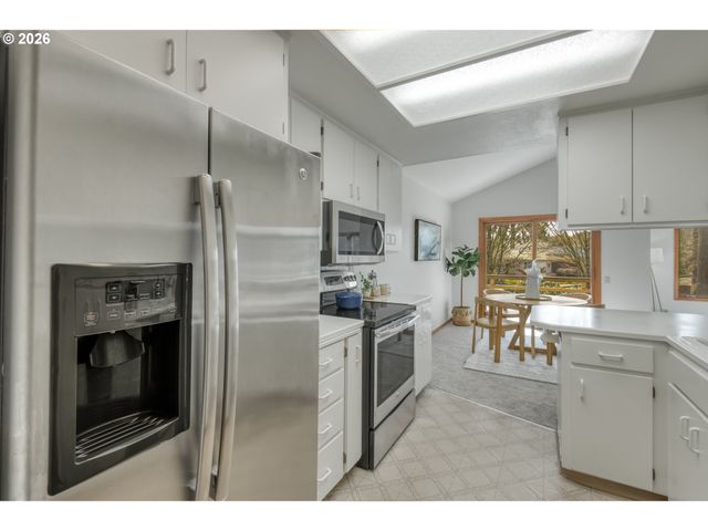 15035 Ne SACRAMENTO St 62, Portland, OR 97230
