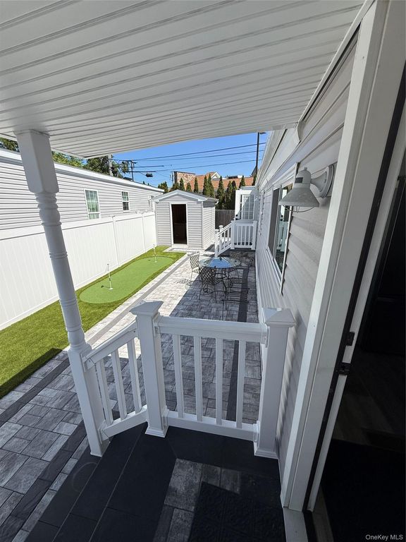 150 Main Street 1, Islip, NY 11751 — exterior