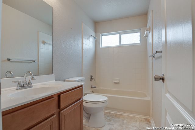 1355 Pinnacle Falls, San Antonio, TX 78260