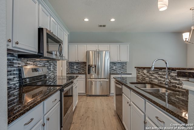 1355 Pinnacle Falls, San Antonio, TX 78260