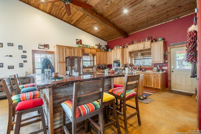 462 Co Rd 763 B, Devine, TX 78016