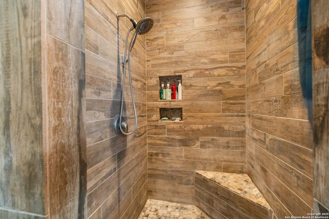 462 Co Rd 763 B, Devine, TX 78016