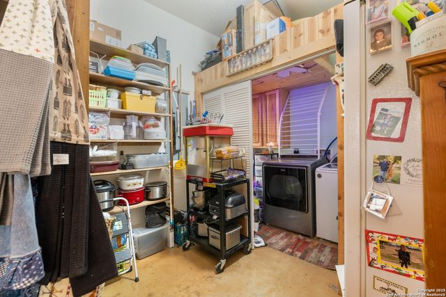 462 Co Rd 763 B, Devine, TX 78016