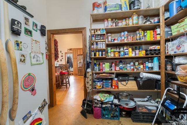 462 Co Rd 763 B, Devine, TX 78016