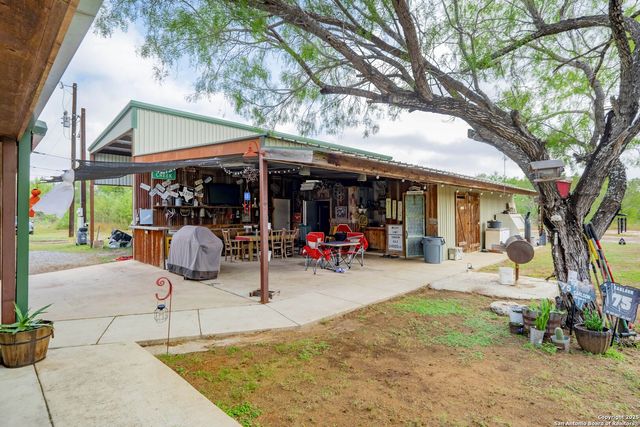 462 Co Rd 763 B, Devine, TX 78016