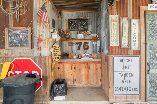 462 Co Rd 763 B, Devine, TX 78016