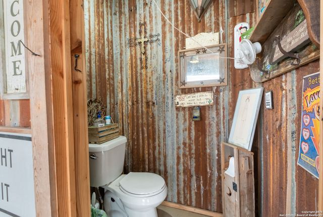 462 Co Rd 763 B, Devine, TX 78016