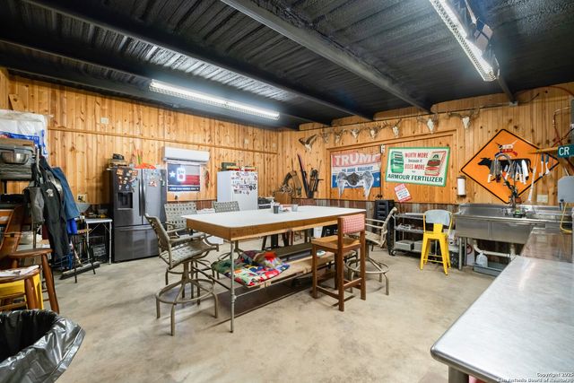 462 Co Rd 763 B, Devine, TX 78016